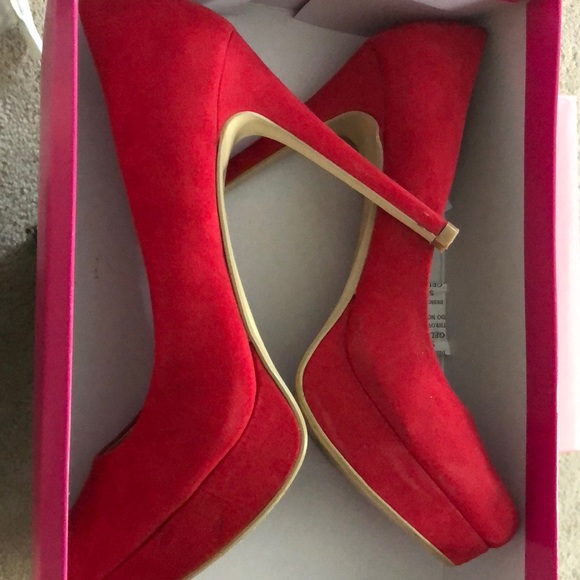 Red heels - Picture 1 of 2